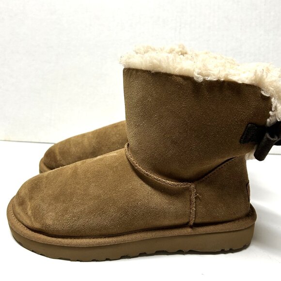 Classic tan and cream UGG short boots with bow sz 7 - Picture 2 of 7
